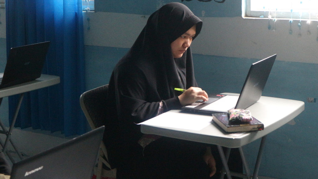 Suasana Ujian Tengah Semester SMAIT Al Fatih Menggunakan E-Learning